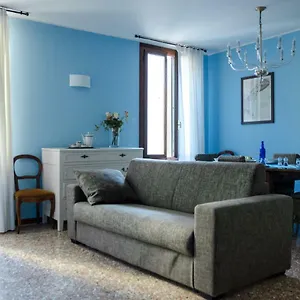 Azzurro Two Bathrooms Apartment
